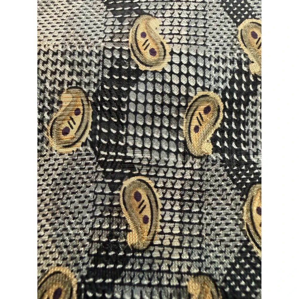 Guy Laroche Diffusion Mens Silk Tie Grey Black Paisley Geometric Made in Canada